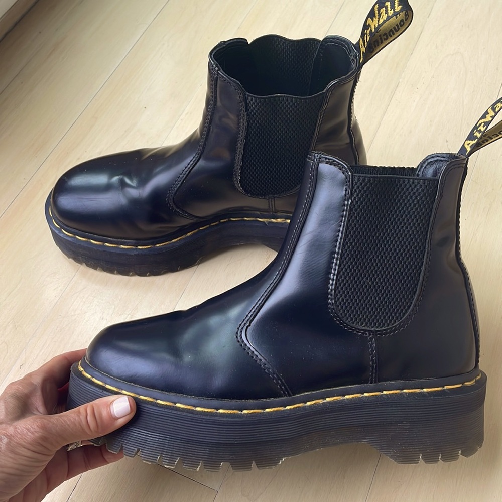 Doc Martens black size 8M platform leather Chelsea boots